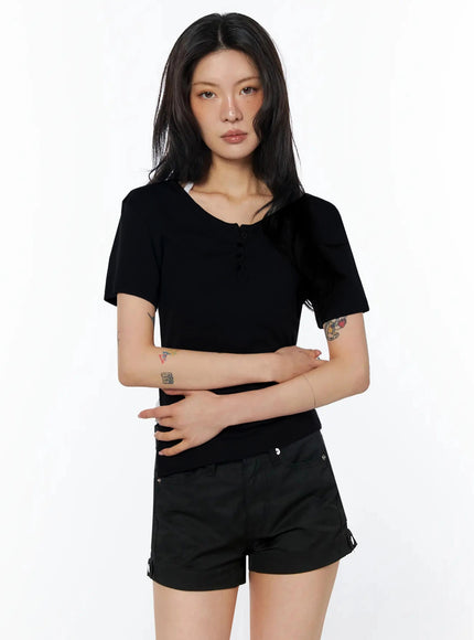 casual-off-shoulder-shirred-tee-iu509 / Black