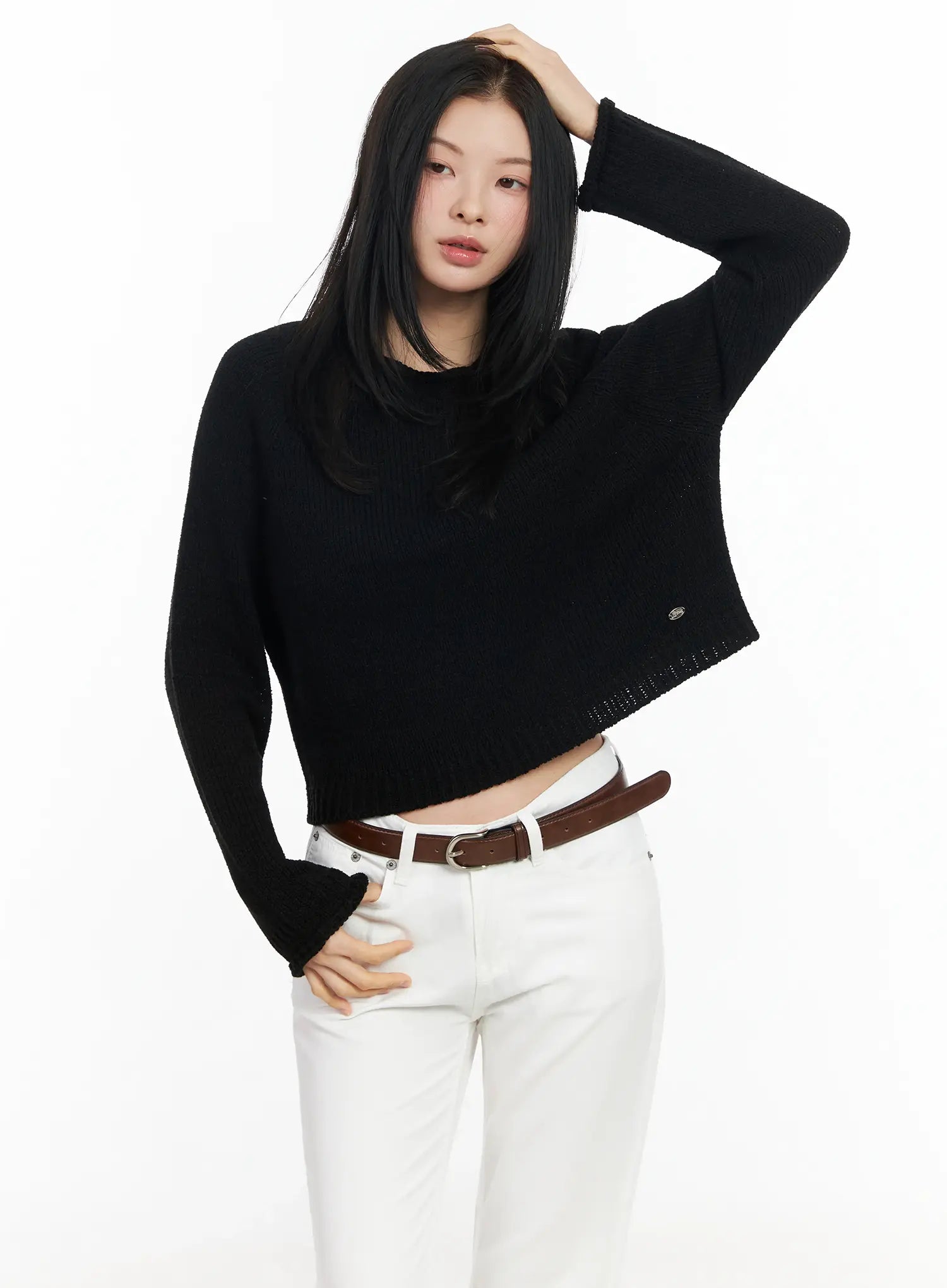 round-neck-pendant-sweater-im524 / Black