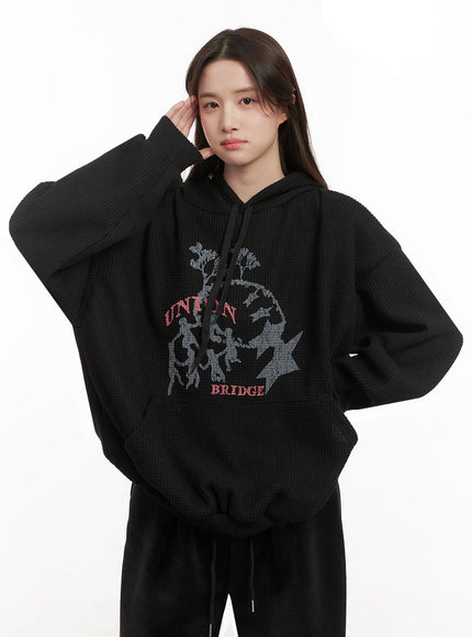 cozy-waffle-knit-graphic-hoodie-ij510 / Black