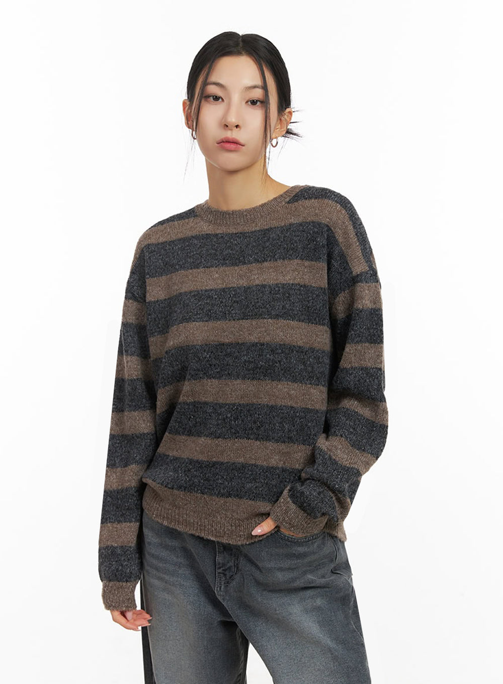 striped-knitted-sweater-ij503 / Brown