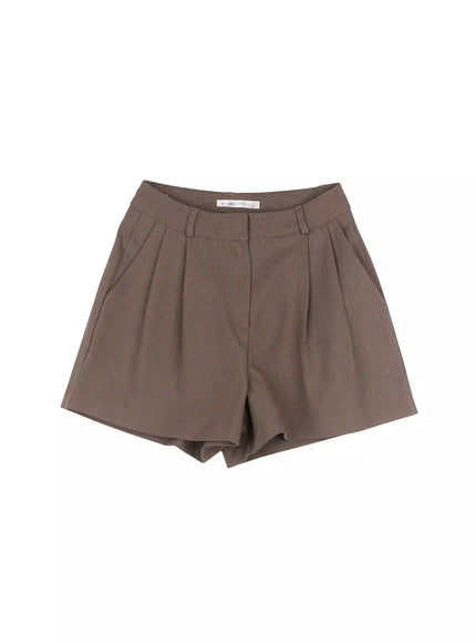 modern-pintuck-tailored-shorts-in507 / Dark brown