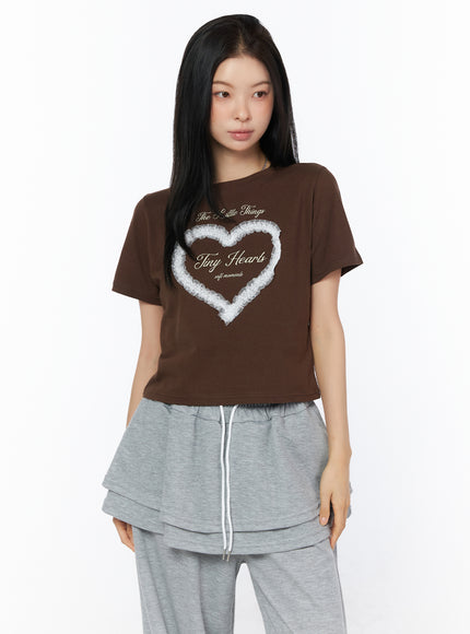 lace-detail-graphic-tee-iu516 / Dark brown