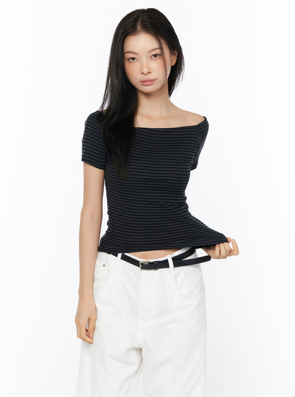 stripe-off-shoulder-top-iu516 / Dark gray