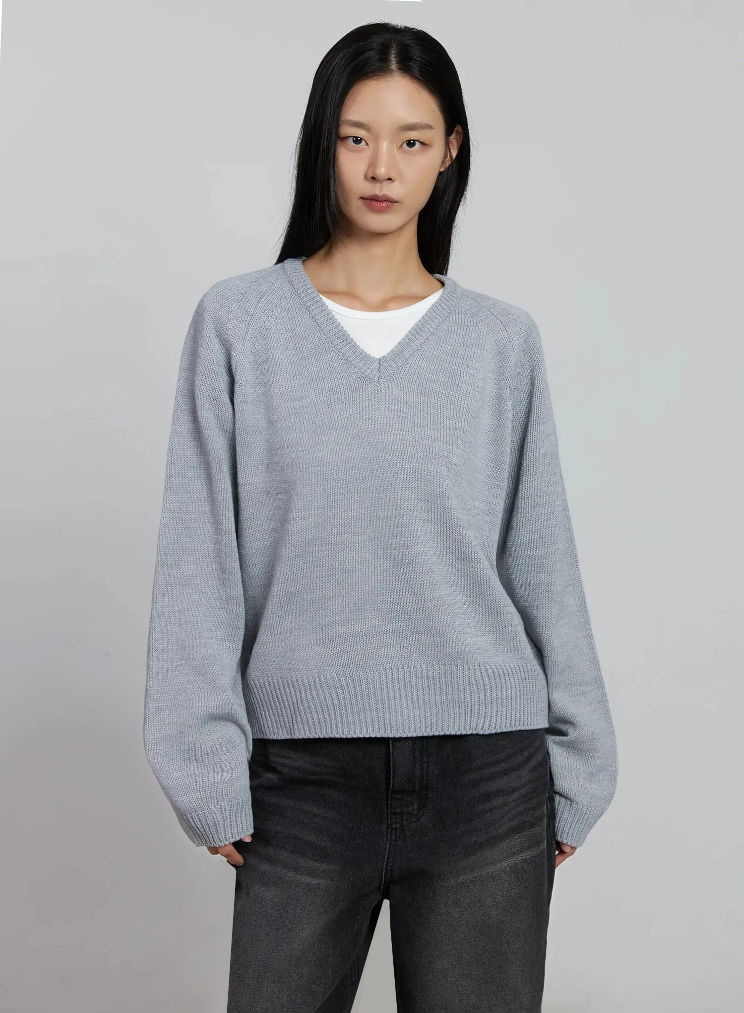 v-neck-oversized-knit-sweater-im520 / Gray