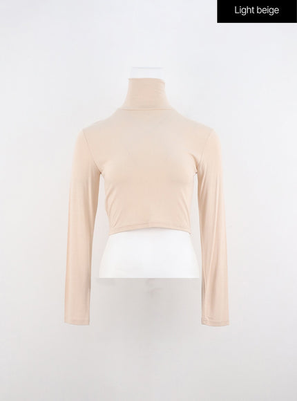 solid-long-sleeve-turtleneck-crop-io320 / Light beige
