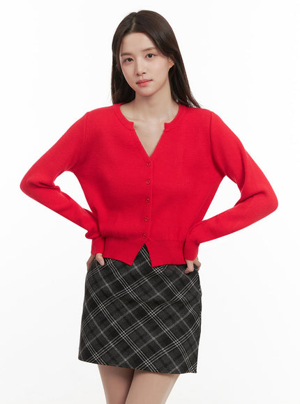 cozy-v-neck-buttoned-crop-cardigan-ij510 / Red