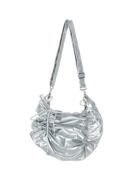 adjustable-ruched-crossbody-bag-iy511 / Silver