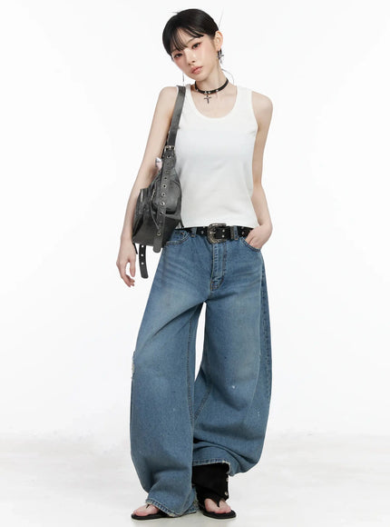 casual-knit-loose-fit-tank-top-iy515 / White