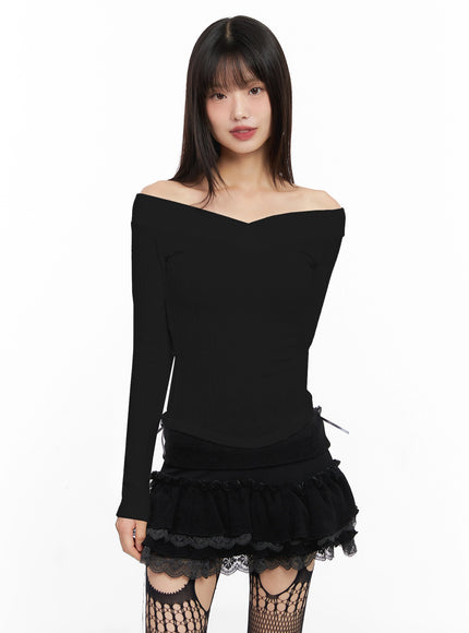 off-shoulder-v-neck-top-in503 / Black