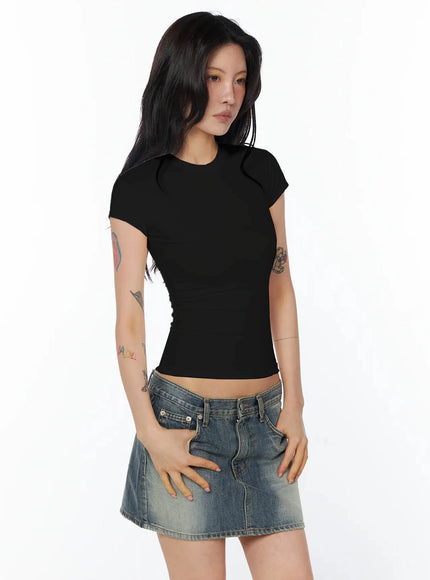 slim-fit-round-neck-basic-top-iu509 / Black
