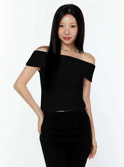 soft-ribbed-off-shoulder-top-iu522 / Black