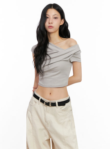 asymmetric-shirred-off-shoulder-crop-tee-ig508 / Gray