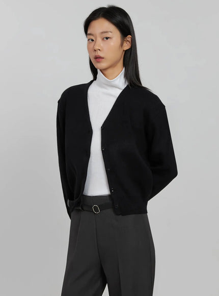 classic-v-neck-cardigan-ij508 / Black