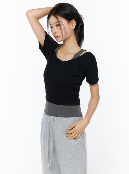 layered-halter-neck-ribbed-tee-iu519 / Black
