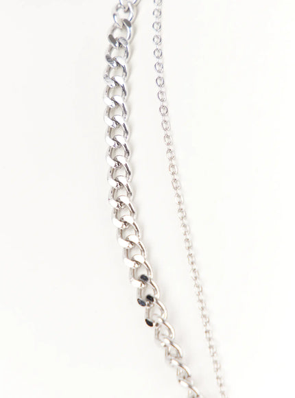 layered-chain-pearl-necklace