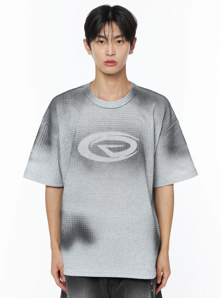 mens-embossed-graphic-tee-iu510 / Gray