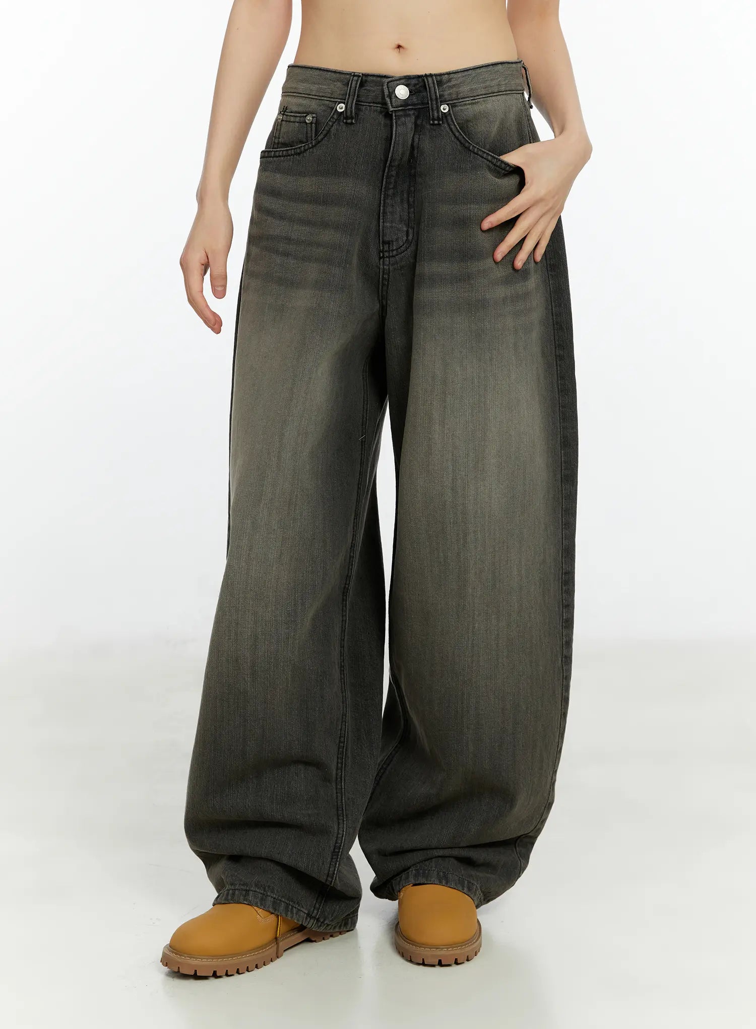 kenna-washed-backstrap-wide-leg-jeans-cf509