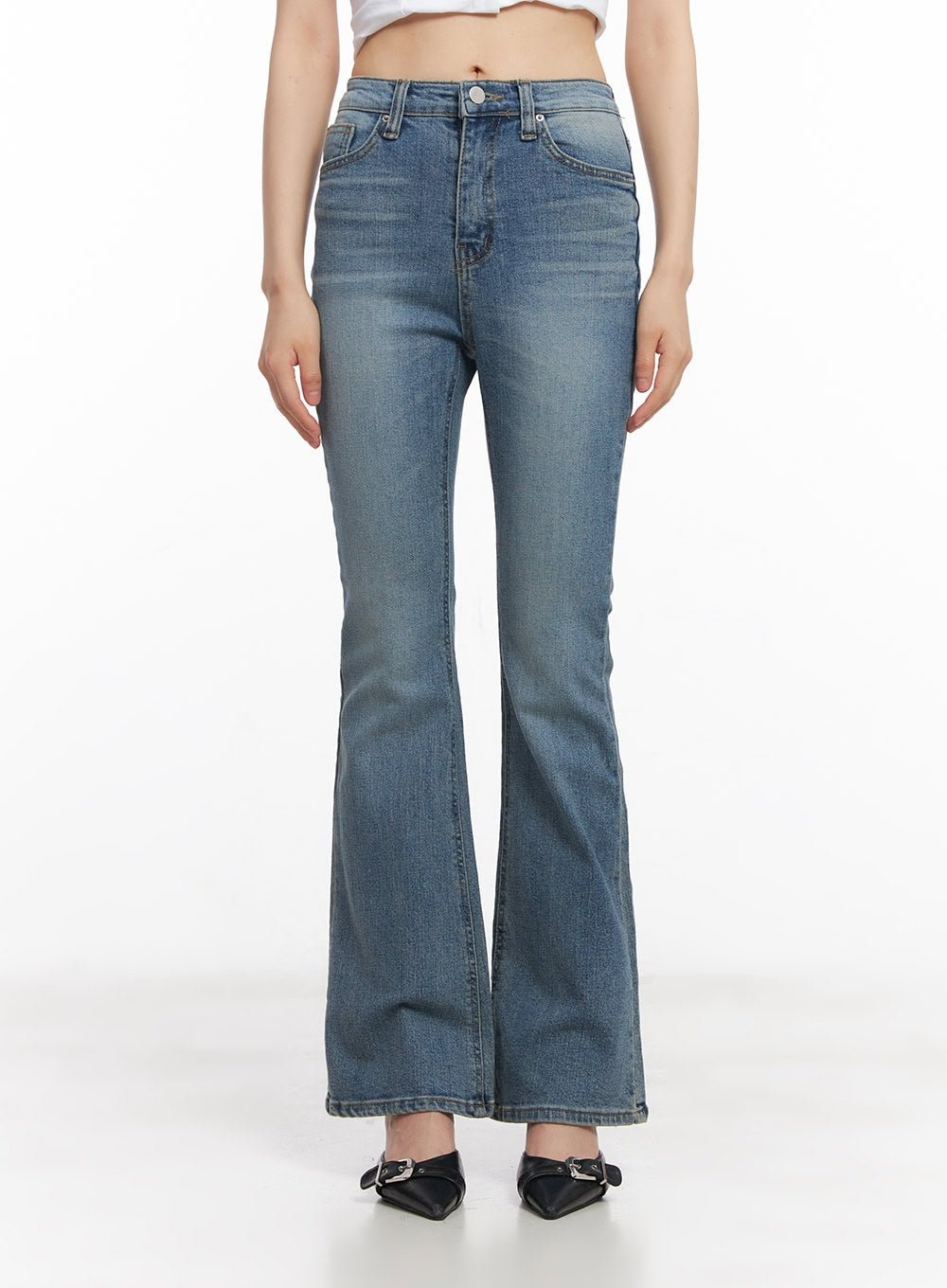 Cassy Slim Washed Flared Jeans CY512 in blue, front waist-to-hem shot on model, showing high-rise waistband, button closure, front pockets, and flared leg in washed denim.