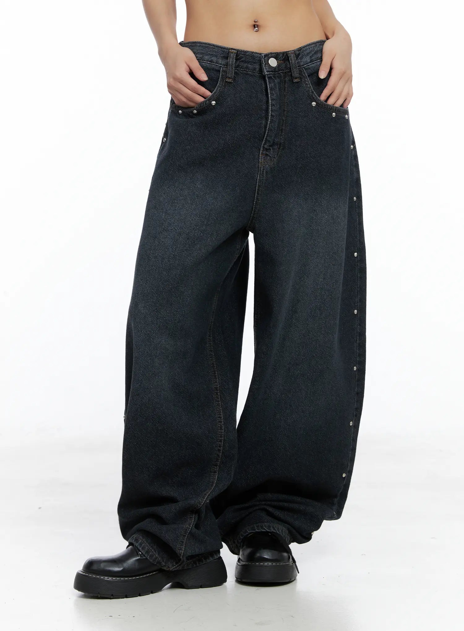 rivet-detail-washed-wide-leg-jeans-cs505
