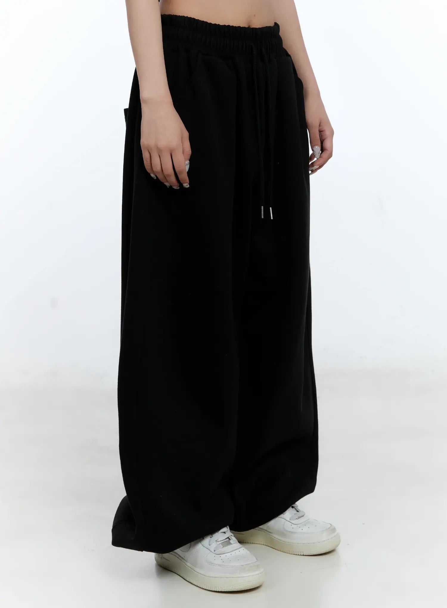 wide-leg-relaxed-fit-track-pants-cl530