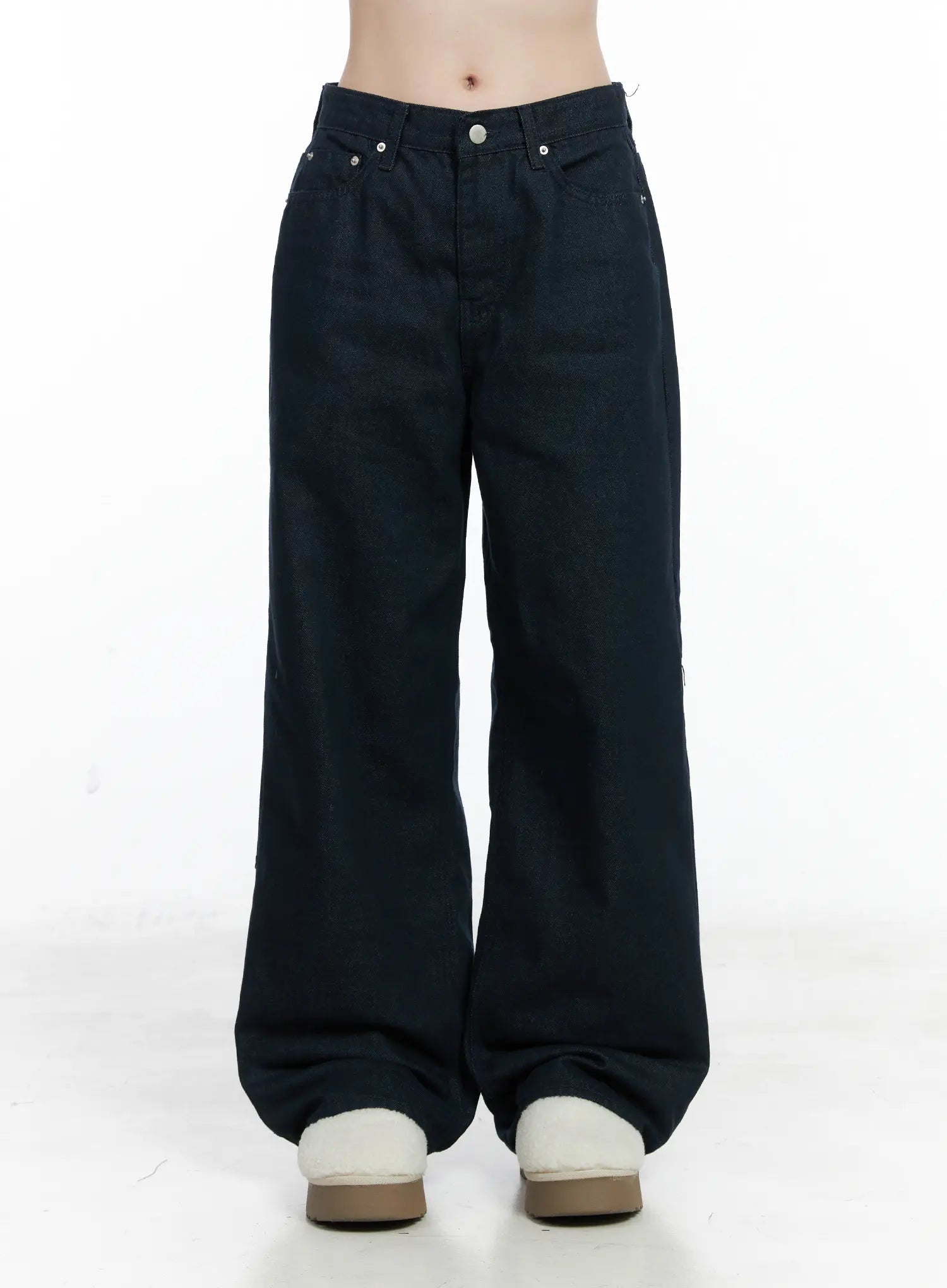 Drew Non-Fade Relaxed Fit Wide Jeans CN519 in dark blue, straight-on front full-length view on model, low-rise waistband, five-pocket design, wide cotton leg pooling over shoes.