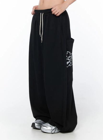 wide-leg-graphic-sweatpants-cy512