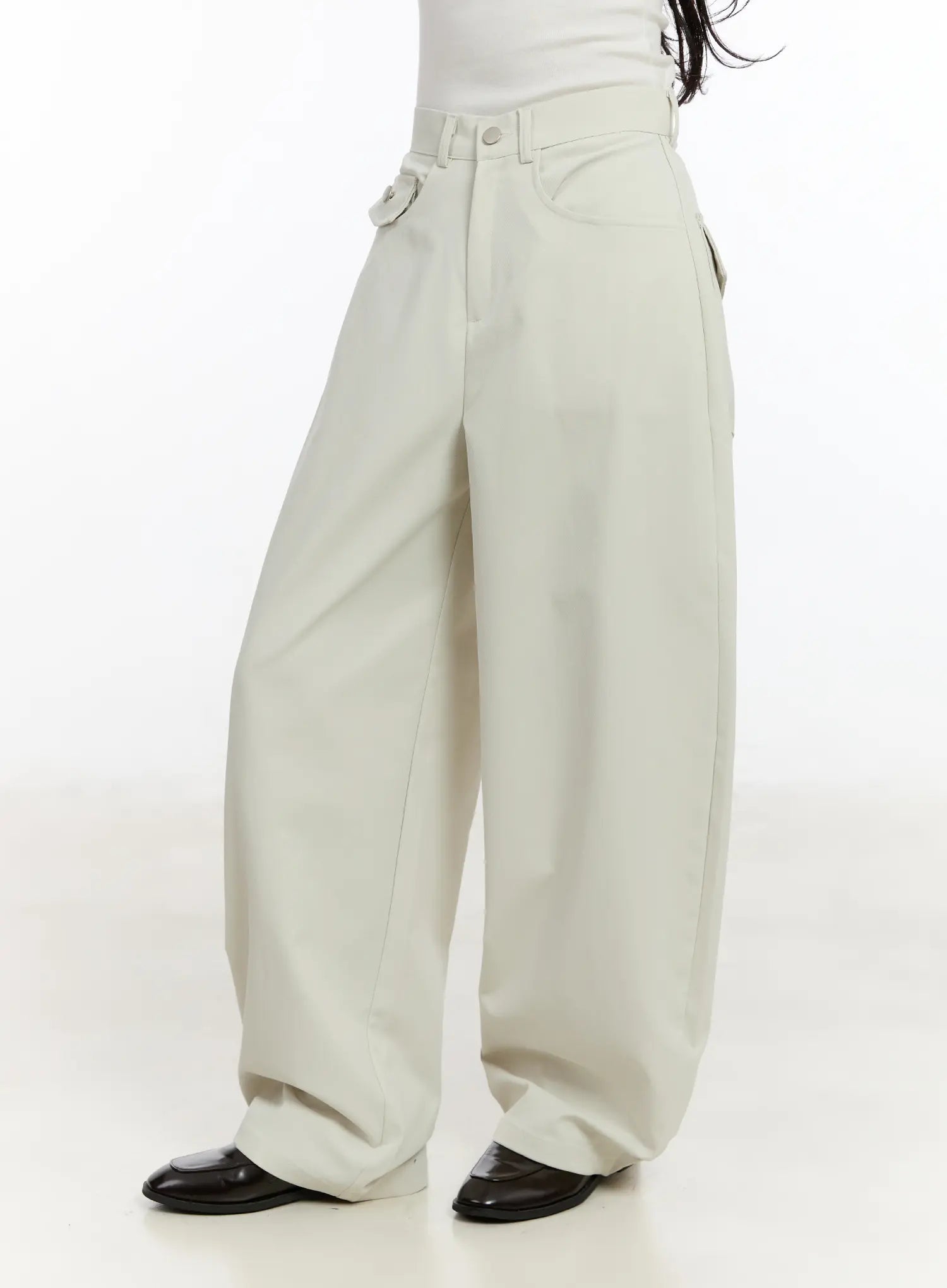 curved-pocket-wide-leg-pants-cm510