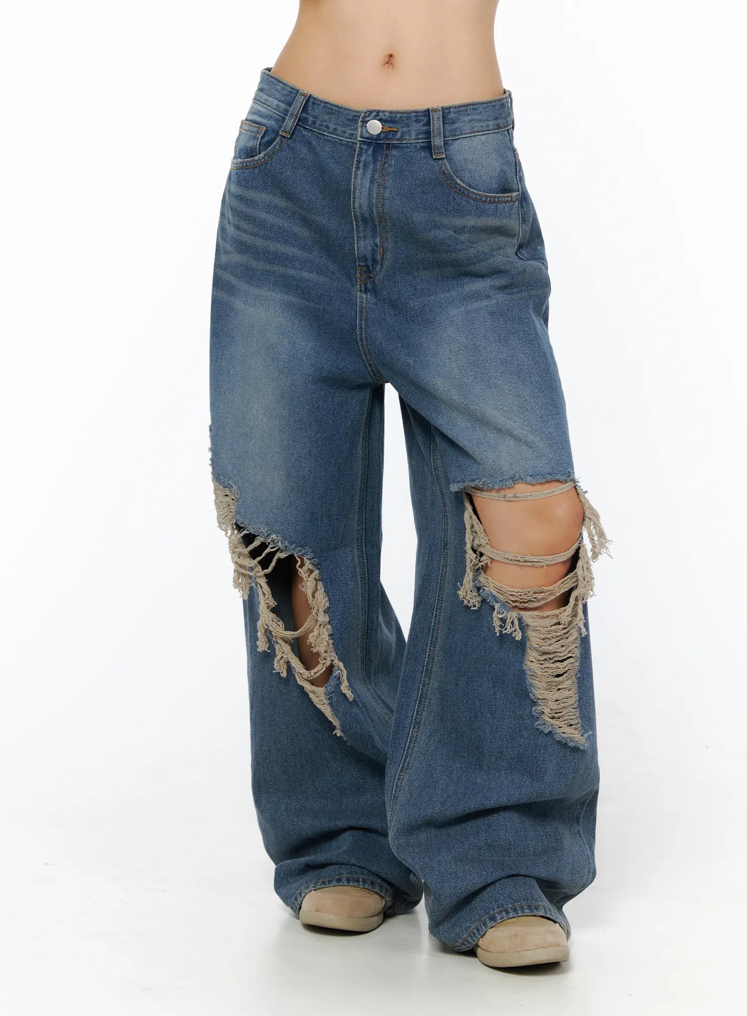 mika-distressed-wide-leg-jeans-cu512