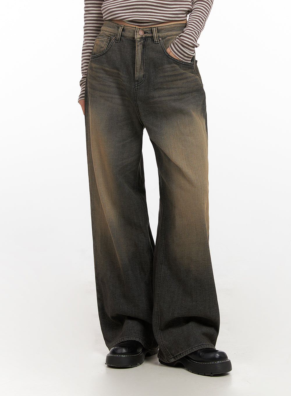 Alexa ComfyChic Washed Jeans CN428 in dark beige, front waist-down detail shot on model, highlighting five-pocket construction, copper button, and warm brown-to-charcoal washed fade on wide baggy denim leg.
