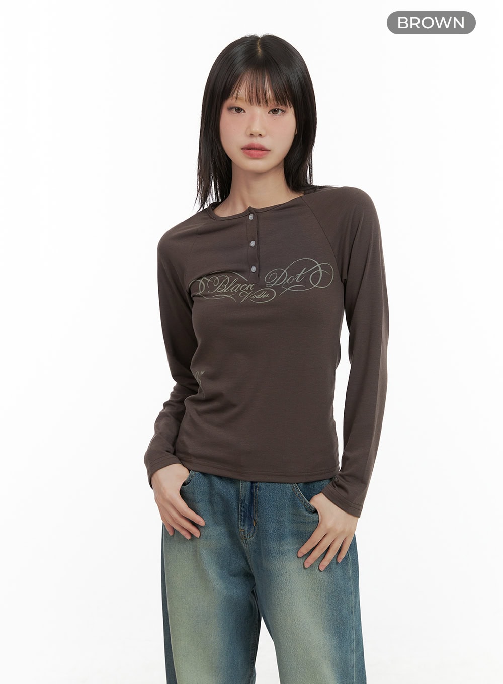 raglan-graphic-buttoned-long-sleeve-top-cg427