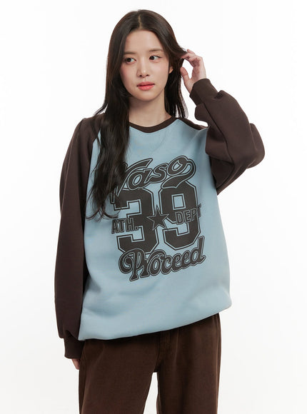 cozygraphic-raglan-sweatshirt-on429