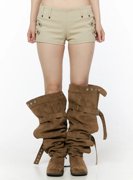 buttoned-buckle-detail-shorts-iu515