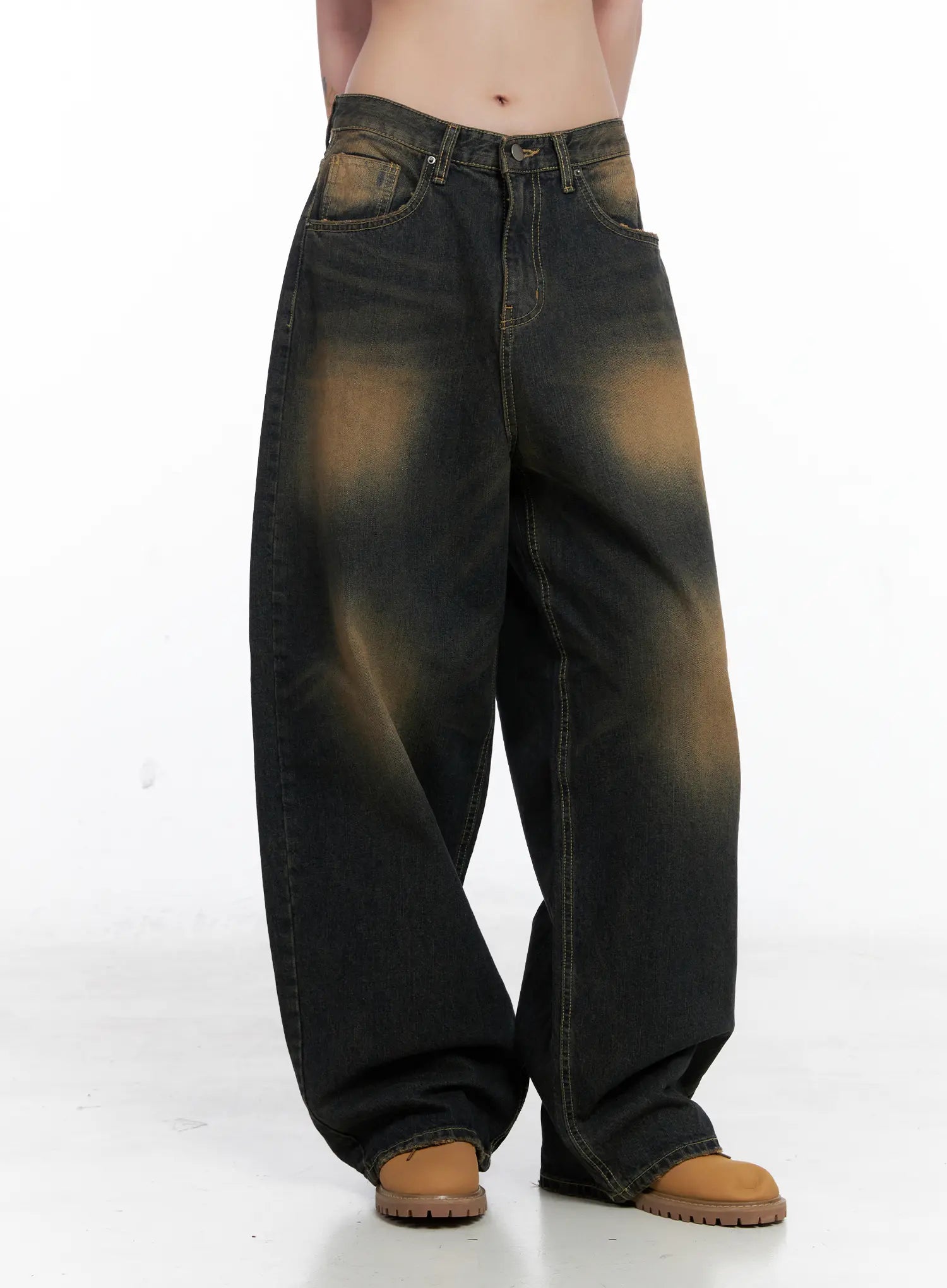 Leona Vintage Baggy Jeans CS526 in dark blue, front mid-shot on model, oversized wide-leg cotton denim with amber sun-faded wash, full leg width and hem detail visible.