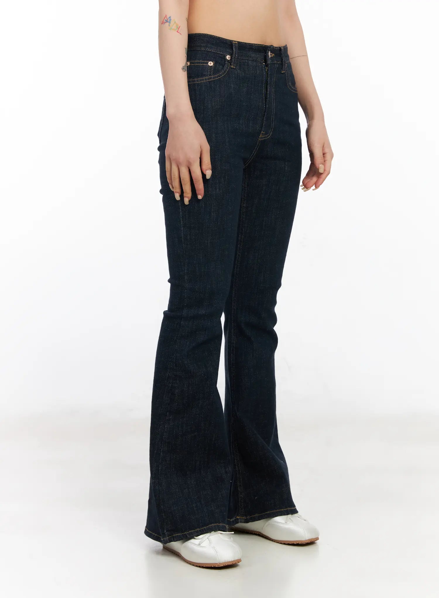 v-dark-wash-bootcut-jeans-cf526