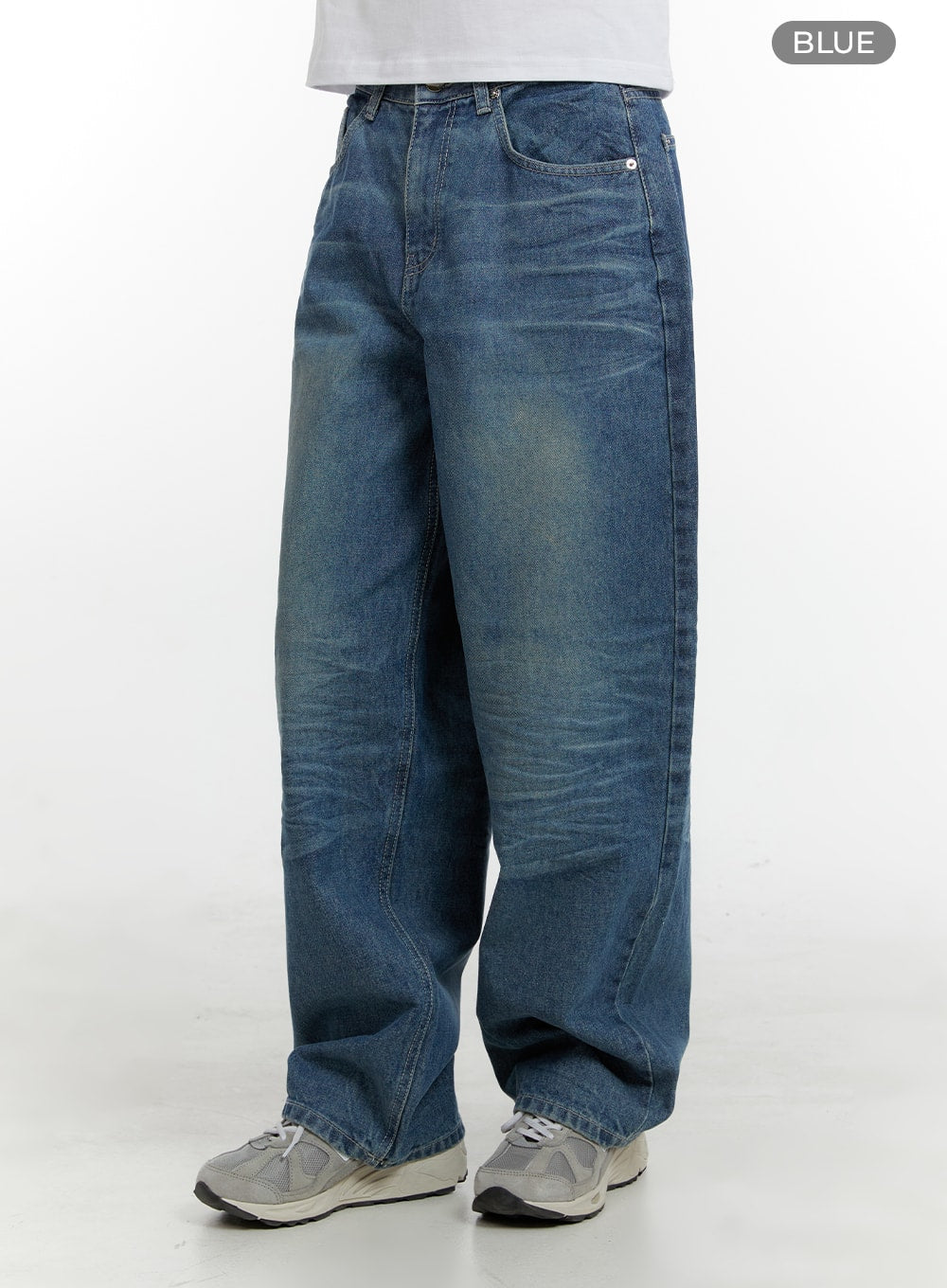 Wide Fit Baggy Jeans CA401 in blue, front-angled color swatch shot on model, highlighting washed indigo denim, wide fit silhouette, and five-pocket construction.