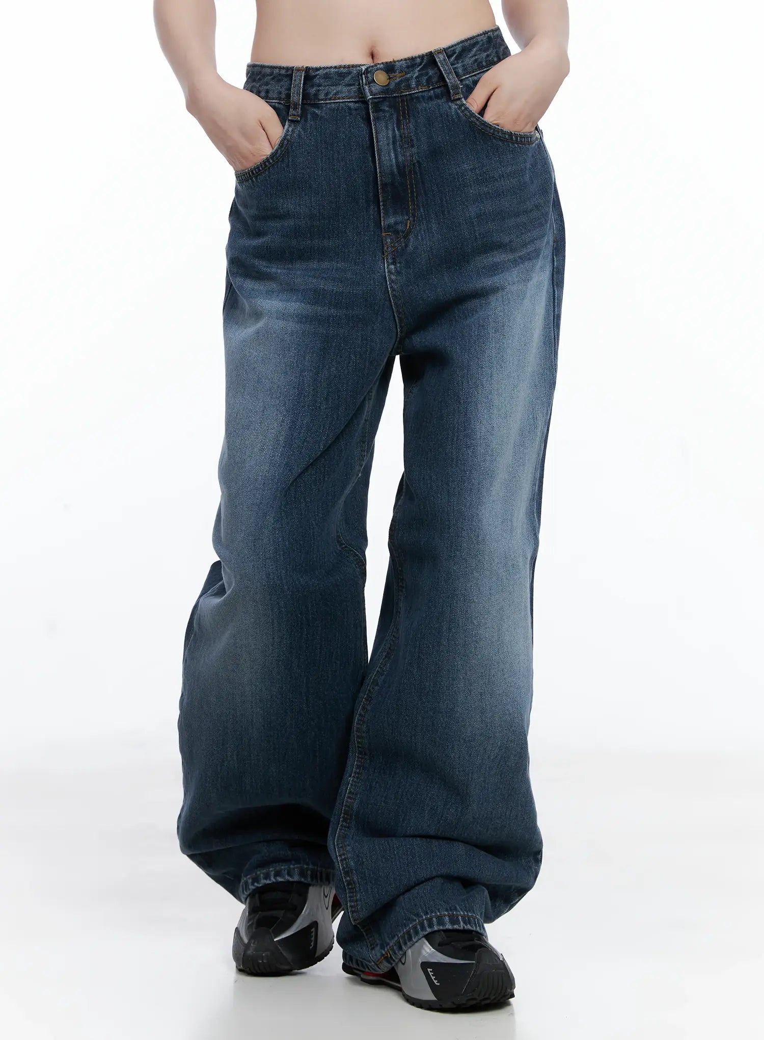 Beny Washed Wide-Leg Jeans CC1908 in dark blue, front mid-shot on model, hands in pockets, washed fading on wide-leg cotton denim, hem pooling over chunky sneakers.