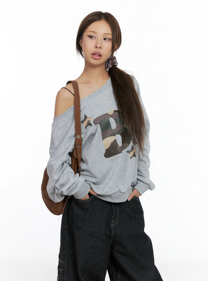 camo-logo-off-shoulder-sweatshirt-cs505