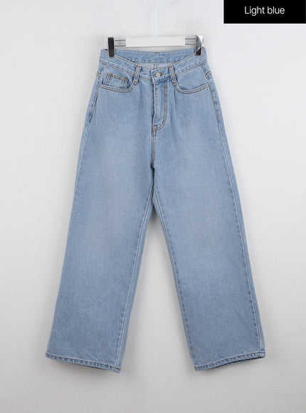 light-washed-straight-jeans-on329