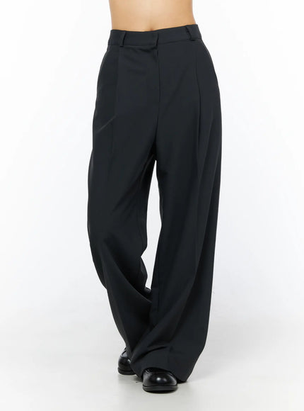 Basic Pintuck Wide Slacks CU522 in dark gray, front-facing full-length view on model, pintuck seams prominent, voluminous wide leg with cropped hem break over black loafers.