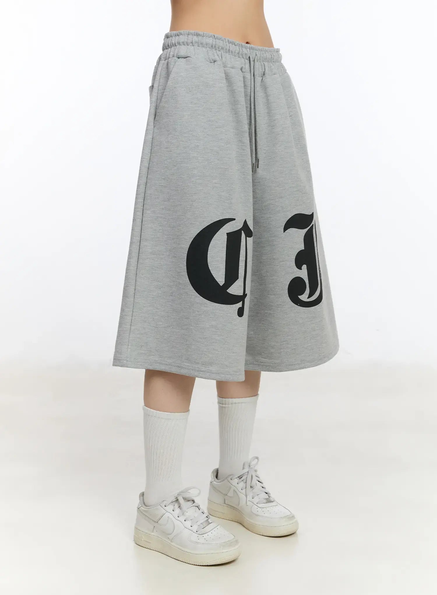 gothic-lettering-oversized-shorts-ca506