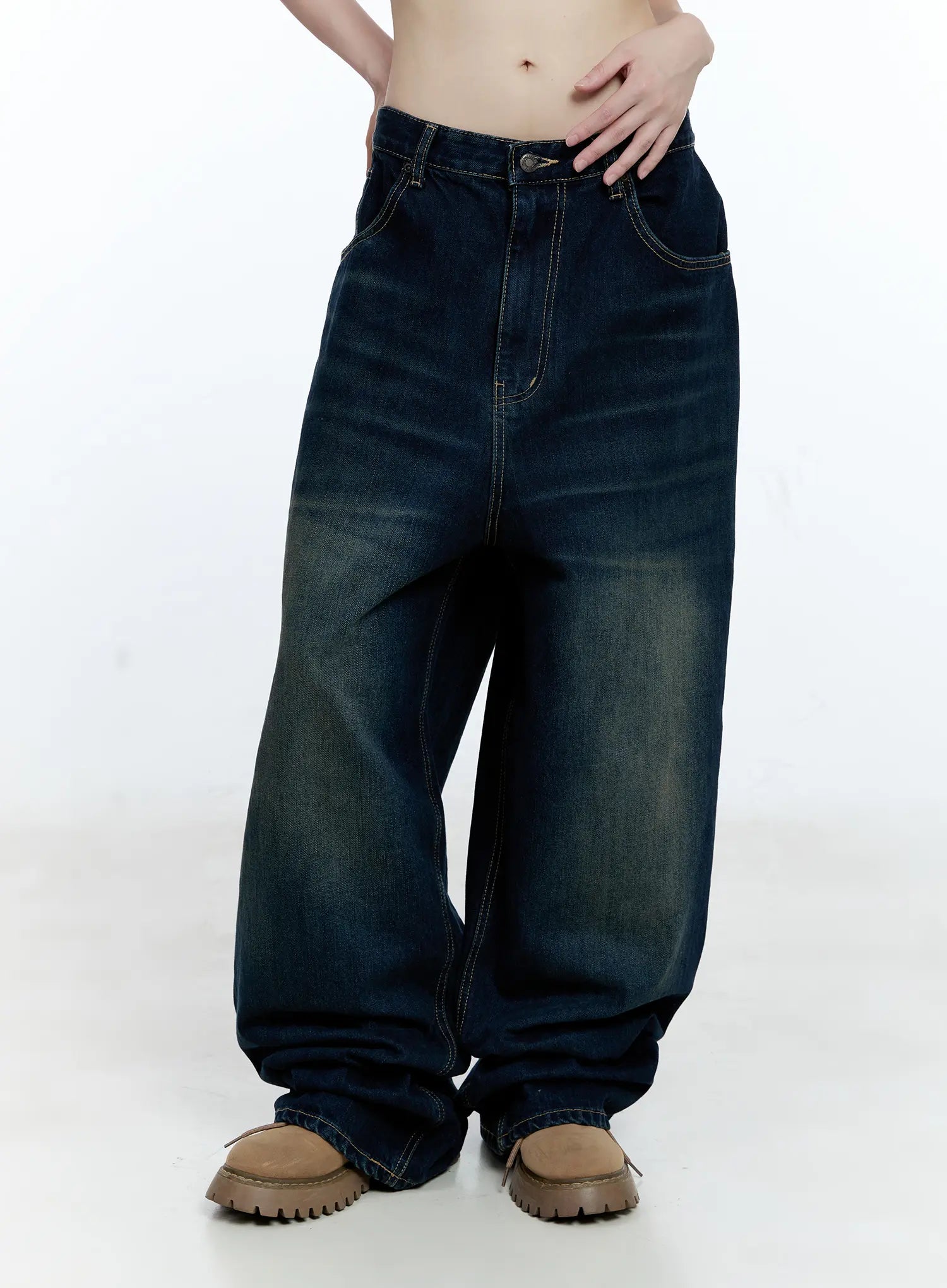 Jinnie Washed Wide-Leg Jeans CG511 in dark blue, front close-up cropped shot on model, emphasizing buttoned waistband, front pockets, contrast topstitching, and washed fading across wide-leg thighs.