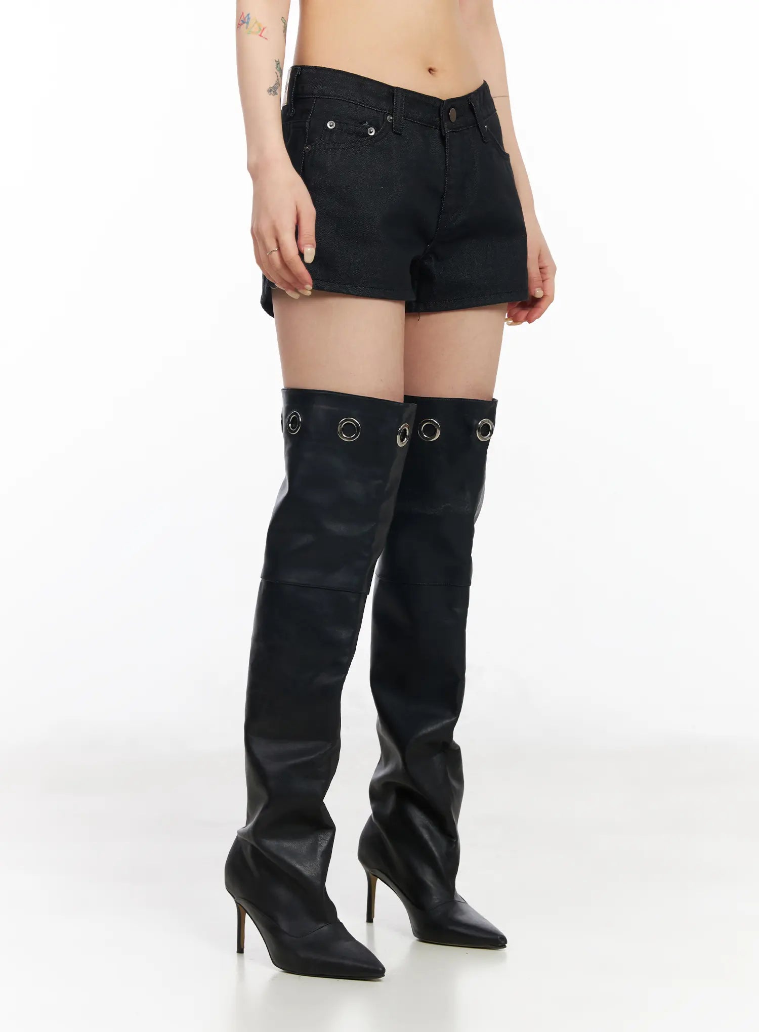 low-waist-dark-wash-denim-shorts-cm517
