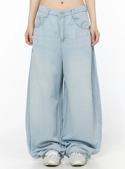 ash-loose-fit-light-washed-jeans-iu515