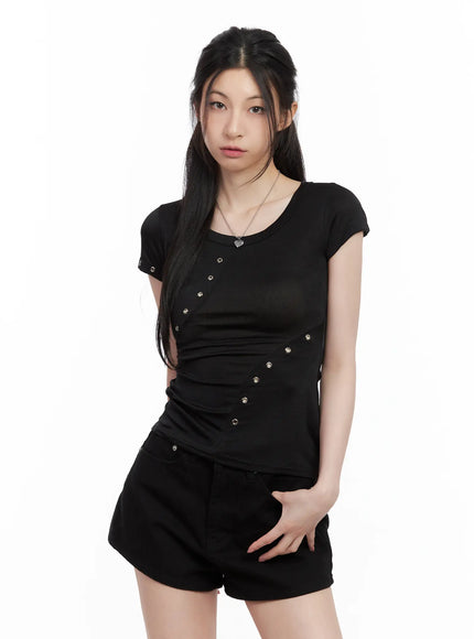 studded-eyelet-slim-fit-tee-cl501