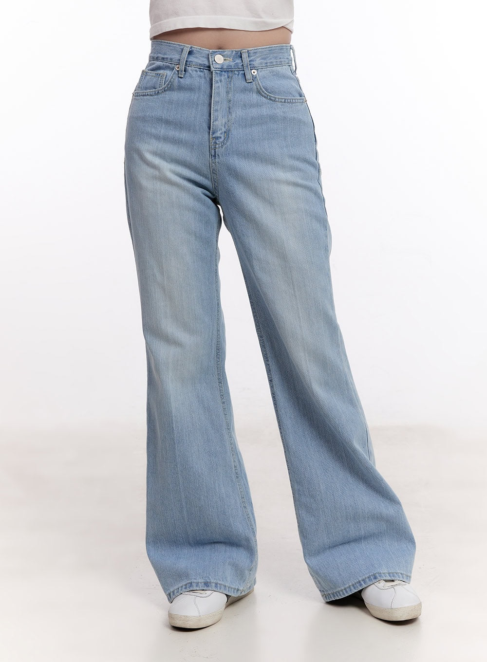 Daniella Relaxed-Fit Flared Jeans CM526 in light blue, front close-up waist-to-hem shot on model, showing high-rise button fly, front pockets, and wide flared leg in washed denim.