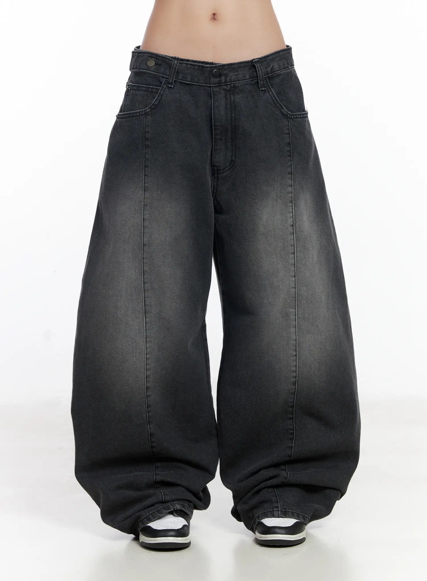 alana-belt-detail-baggy-jeans-cj530