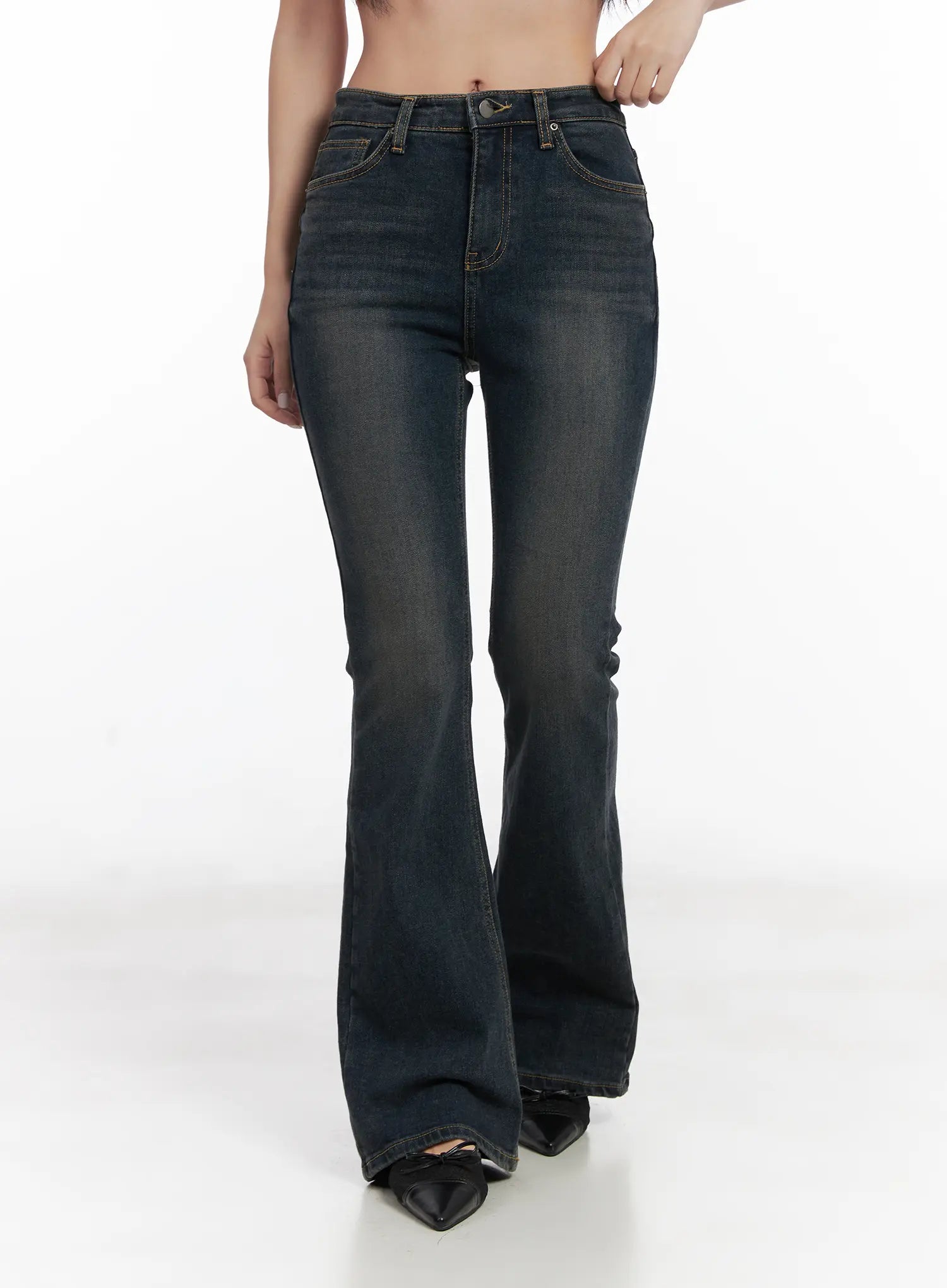 Jay Dark-Wash Bootcut Jeans CD501 in dark blue, front torso-to-floor shot on model, high-waist fit with washed fading, flared bootcut long length, gold topstitching detail.