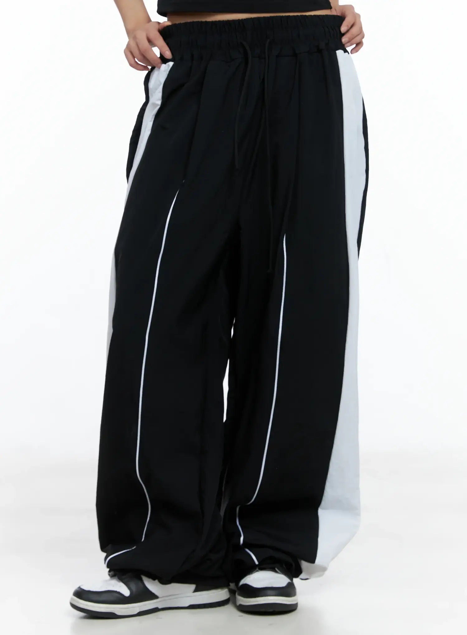 contrast-stripe-nylon-track-pants-cs505