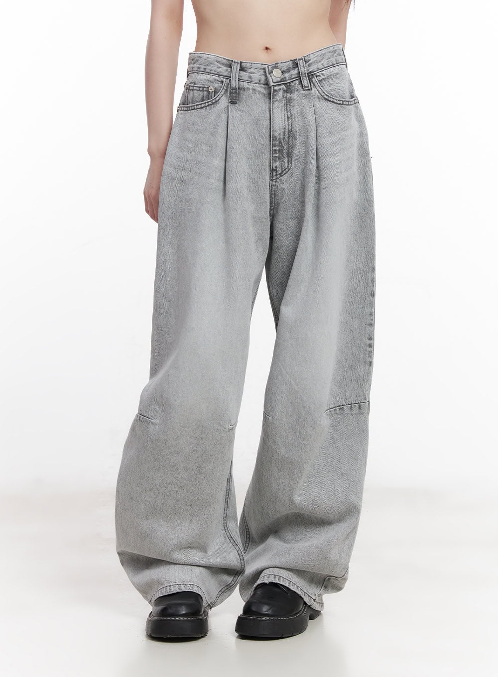 Melisa Washed Wide-Fit Jeans CU506 in gray, front three-quarter view on model, displaying pintuck waist, wide balloon-like leg, panel seam detail, and washed cotton denim finish.