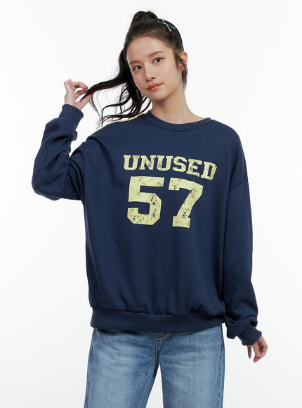 graphic-print-crew-sweatshirt-on404